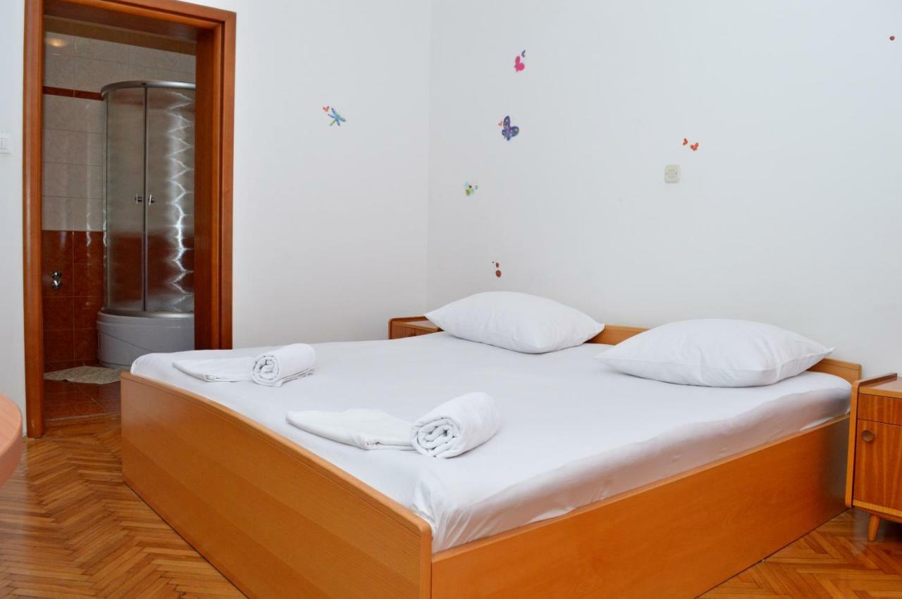 Apartments Macak Novalja Ngoại thất bức ảnh