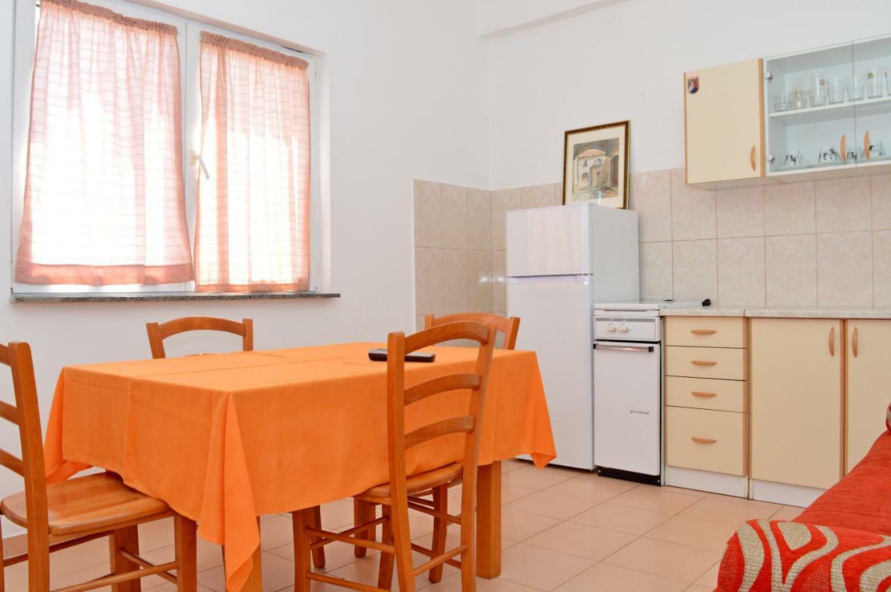 Apartments Macak Novalja Ngoại thất bức ảnh